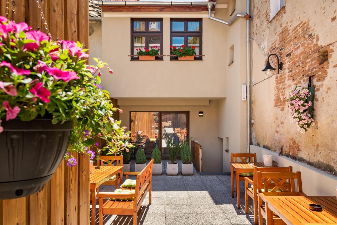 Blumenhaus Sibiu Aparthotel Exterior photo