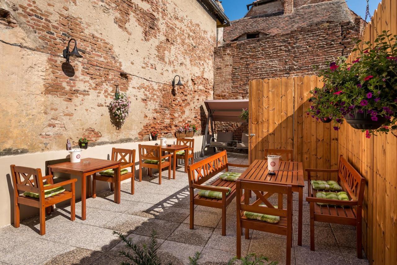 Blumenhaus Sibiu Aparthotel Exterior photo