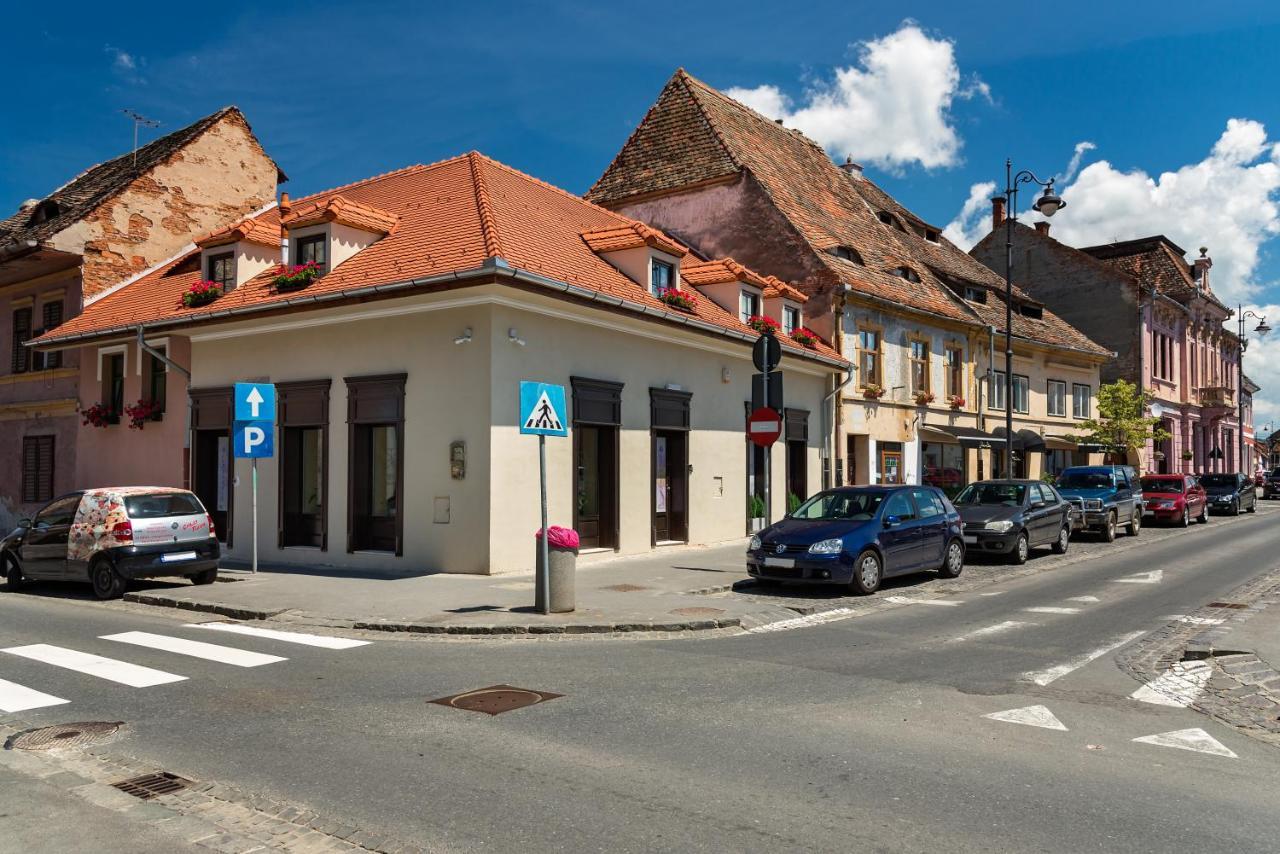 Blumenhaus Sibiu Aparthotel Exterior photo