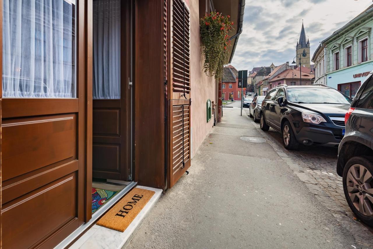 Blumenhaus Sibiu Aparthotel Exterior photo